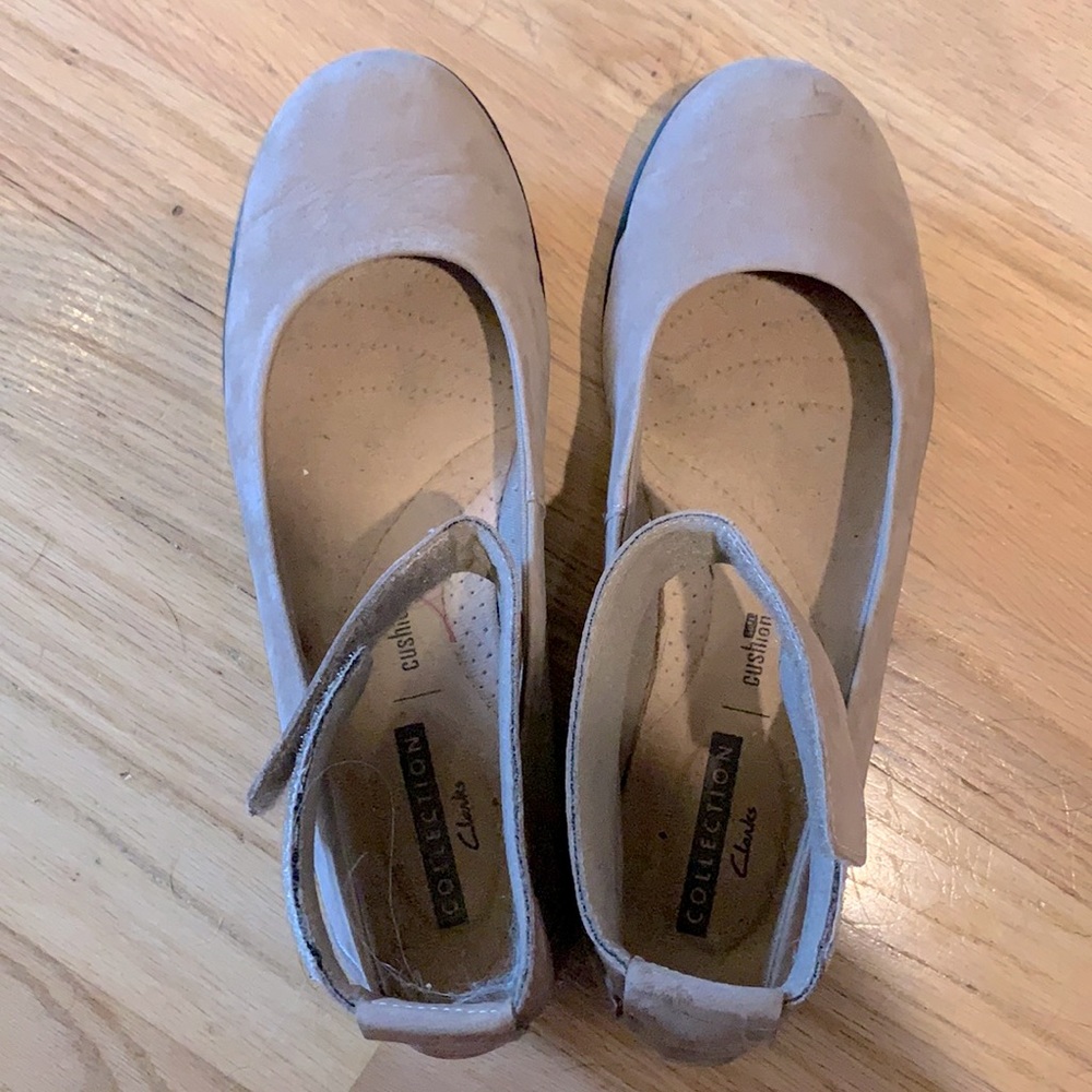 Clarks Women’s size 7.5 ballet flats.
